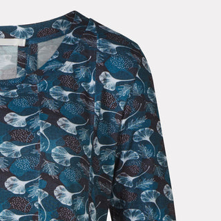 Jerseykleid aus LENZING™ ECOVERO™ Ginkgo-Print in Petrol