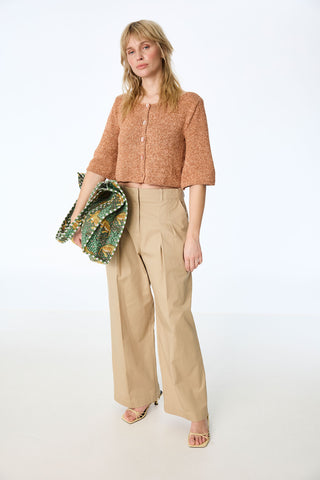 Kurze Strickjacke aus Baumwolle & Seide im Boxy Fit