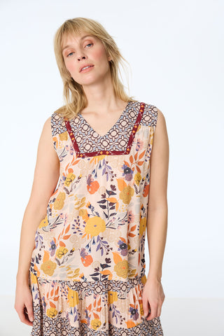 Top aus Modal mit grafischem Ornament-Mix