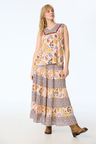 Top aus Modal mit grafischem Ornament-Mix