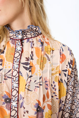 Gemusterte Stehkragenbluse aus seidigem Modal