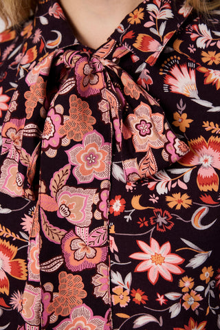 Pussy bow blouse – made from sustainable viscose with a floral print