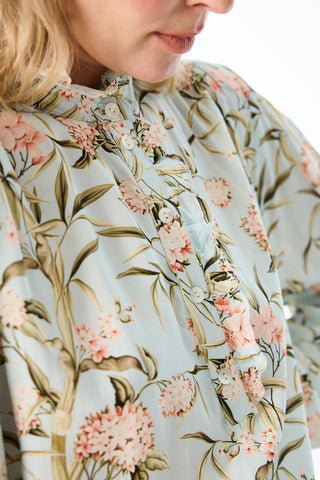 Bluse aus Modal mit Stehkragen und Blüten-Print