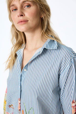 Gestreifte Baumwoll-Bluse mit floralem Print