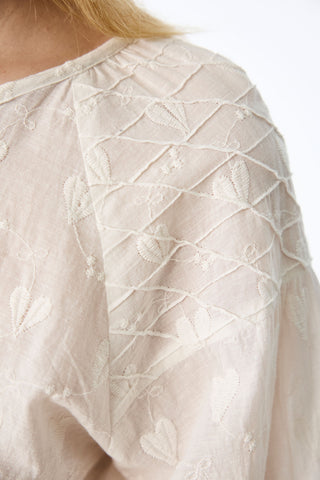 Baumwoll-Bluse mit Allover-Stickerei und Trompetenärmeln